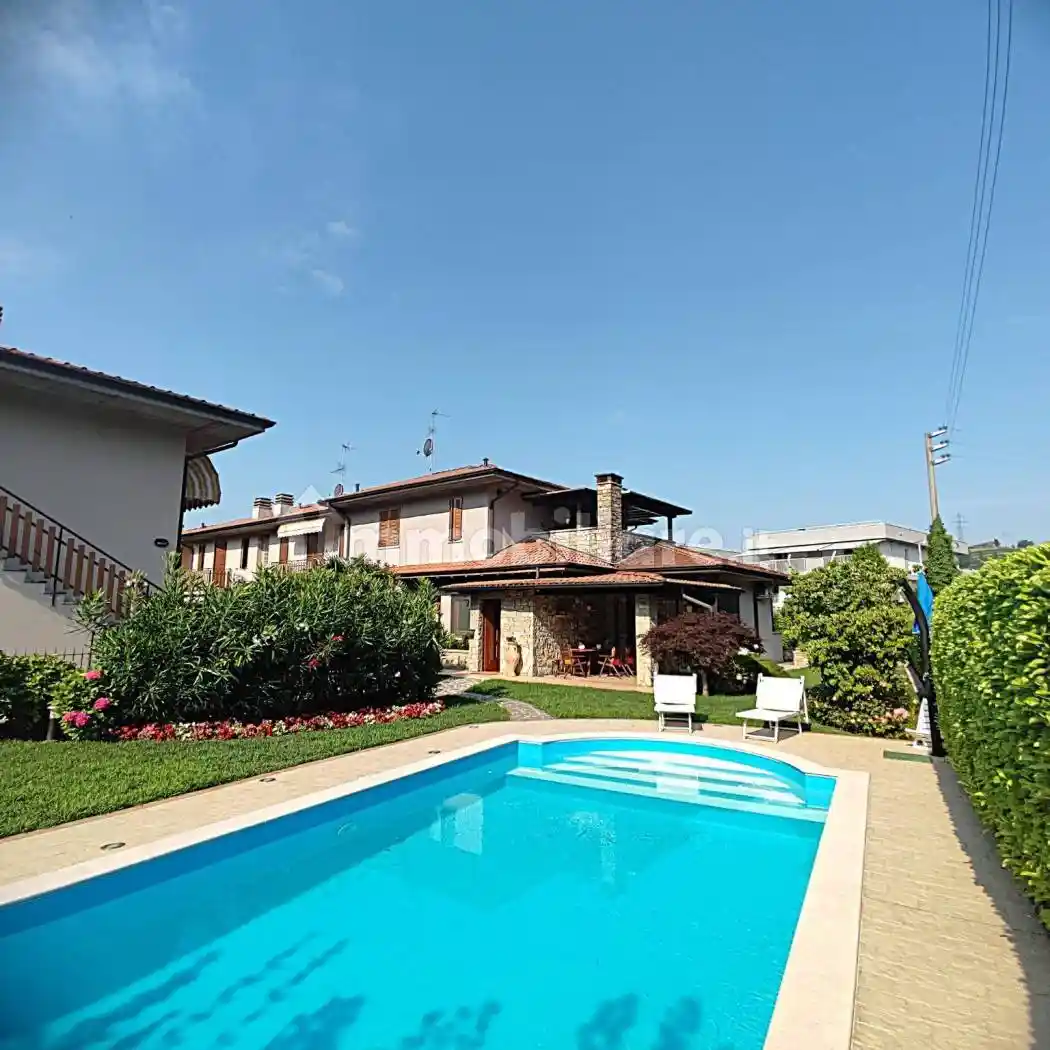 Villa in vendita a Grumello del Monte