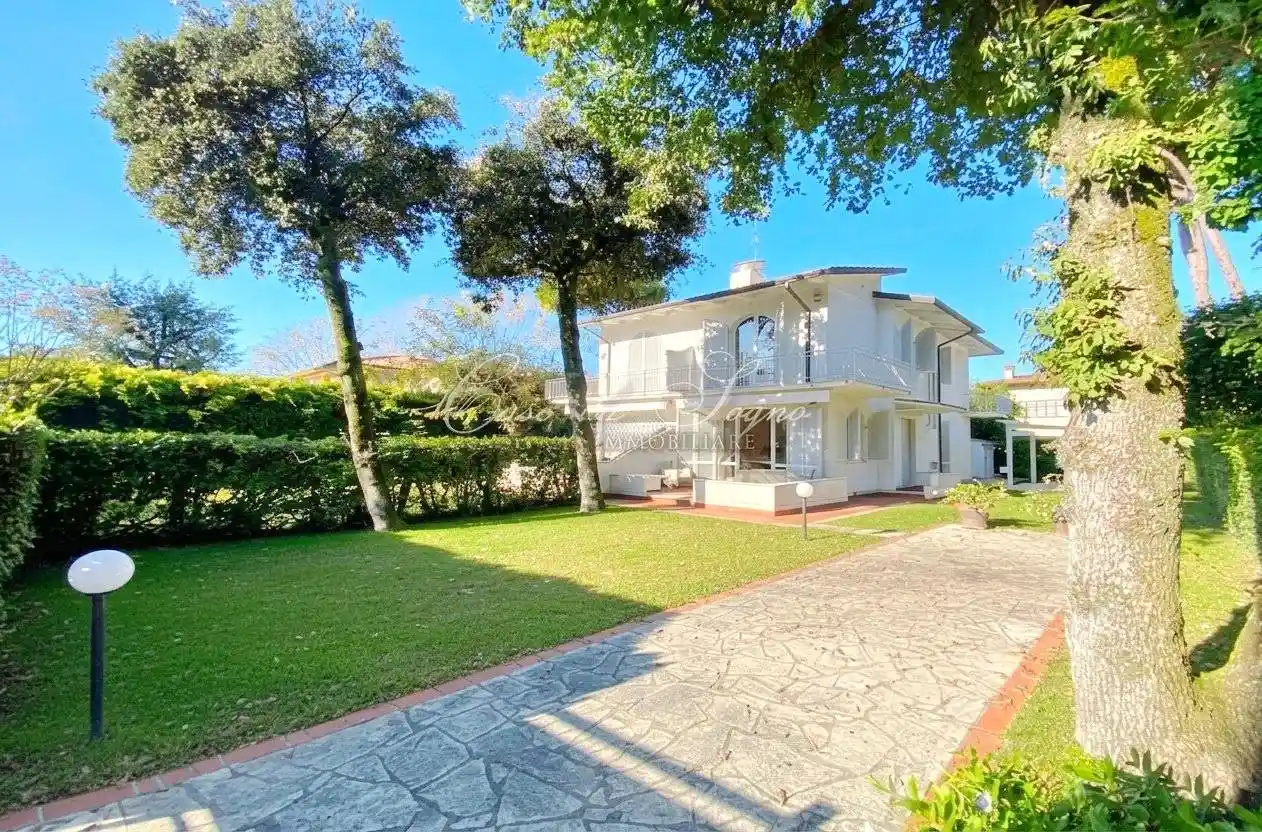 Villa in vendita a Forte dei Marmi