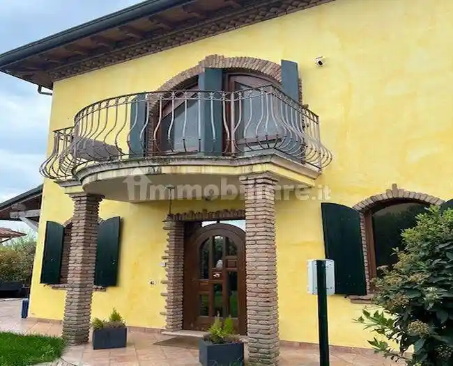 Villa in affitto a Pescantina