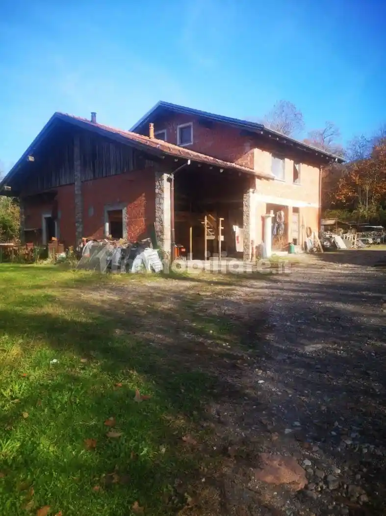 Rustico - Casale in vendita a Brinzio
