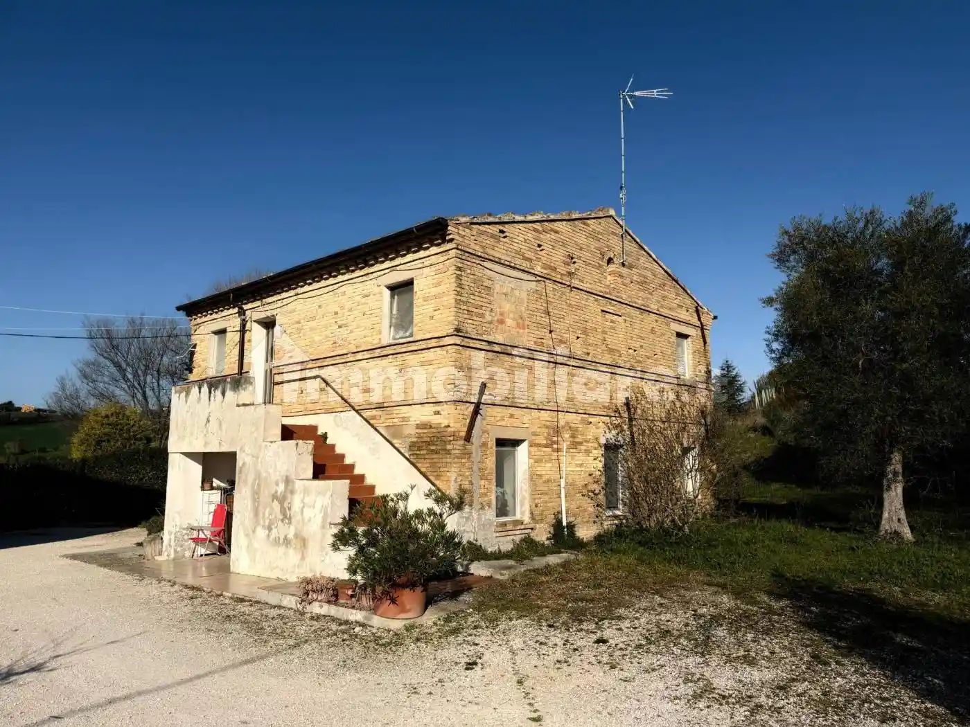 Rustico - Casale in vendita a Montelupone