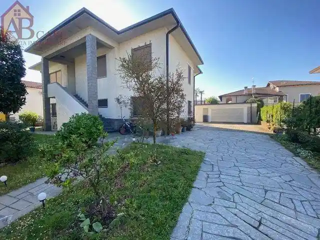 Villa in vendita a Gambolò