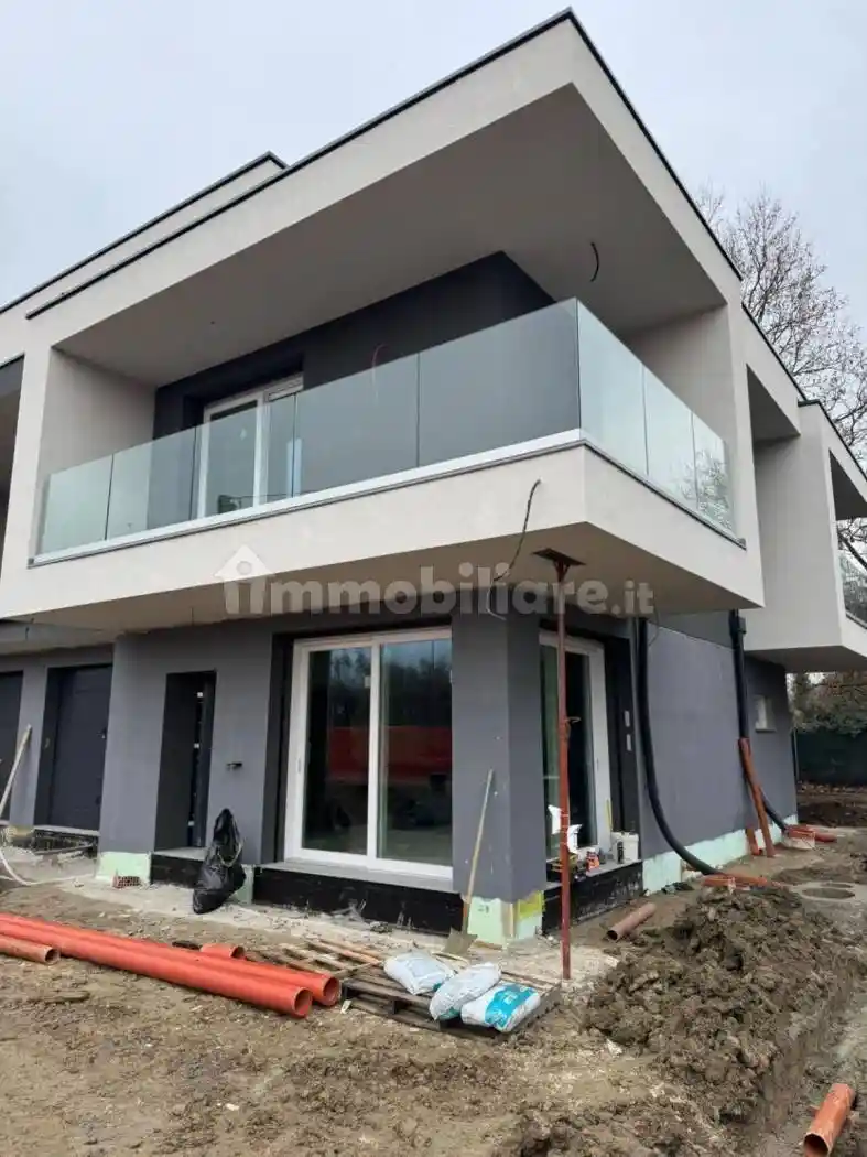 Villa in vendita a Montano Lucino