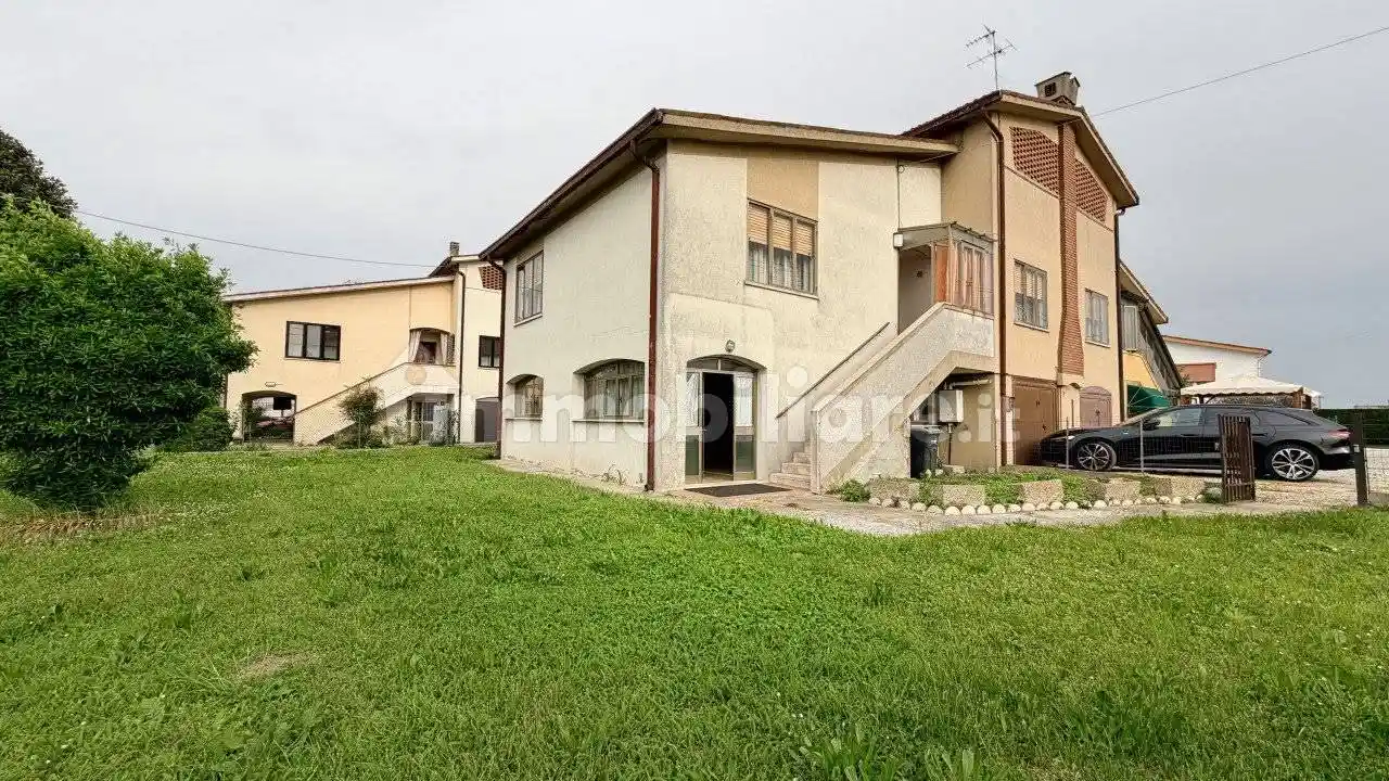 Villa in vendita a Correzzola