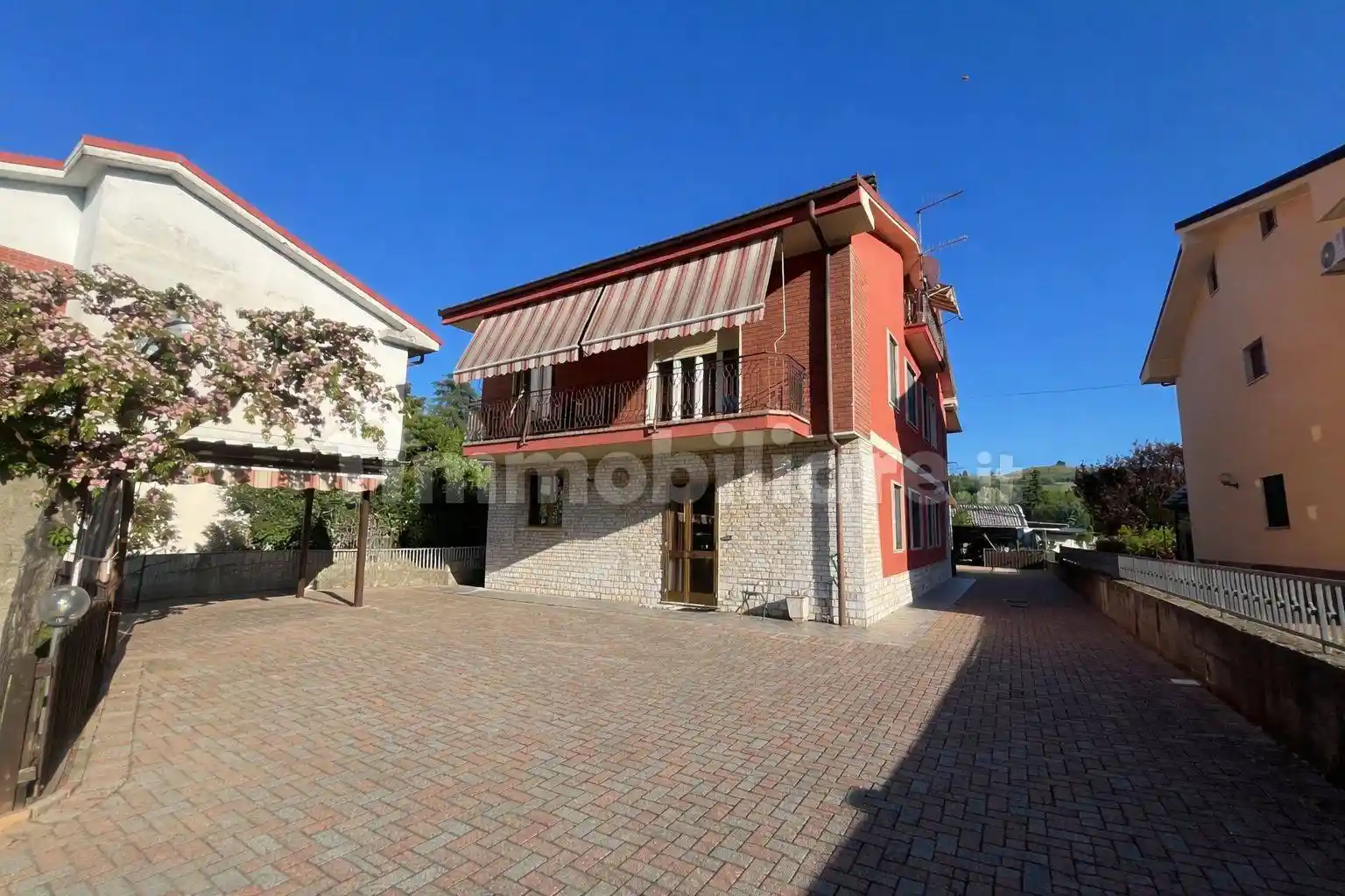 Villa in vendita a Canelli