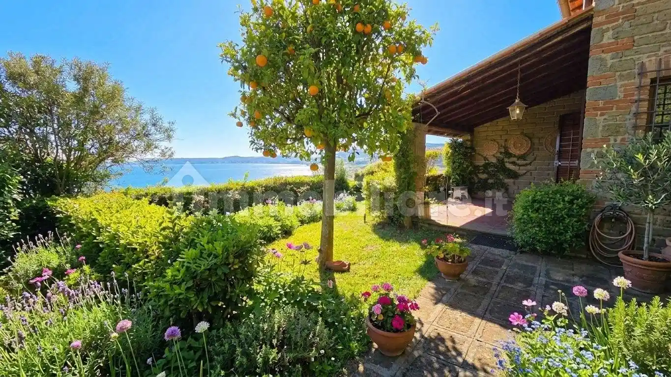 Villa in vendita a Trevignano Romano