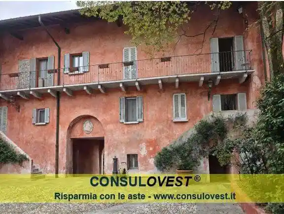 Villa in vendita a Sesto Calende