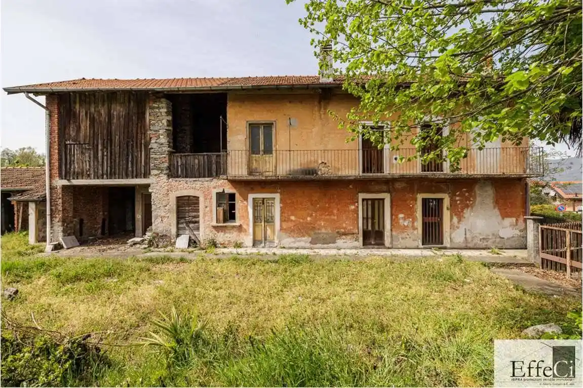 Rustico - Casale in vendita a Biandronno