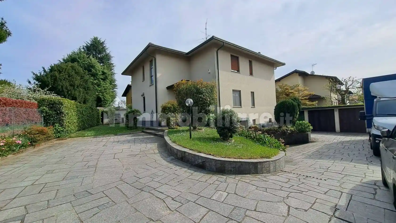 Villa in vendita a Gazzada Schianno