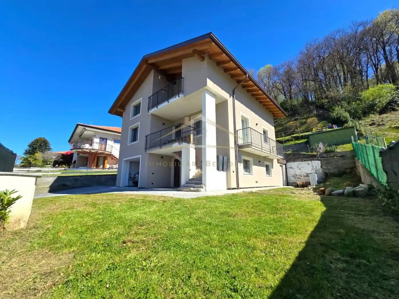 Villa in vendita a Borgosesia