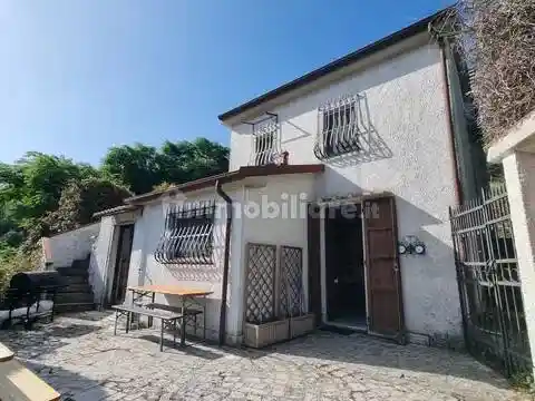 Villa in vendita a Luni