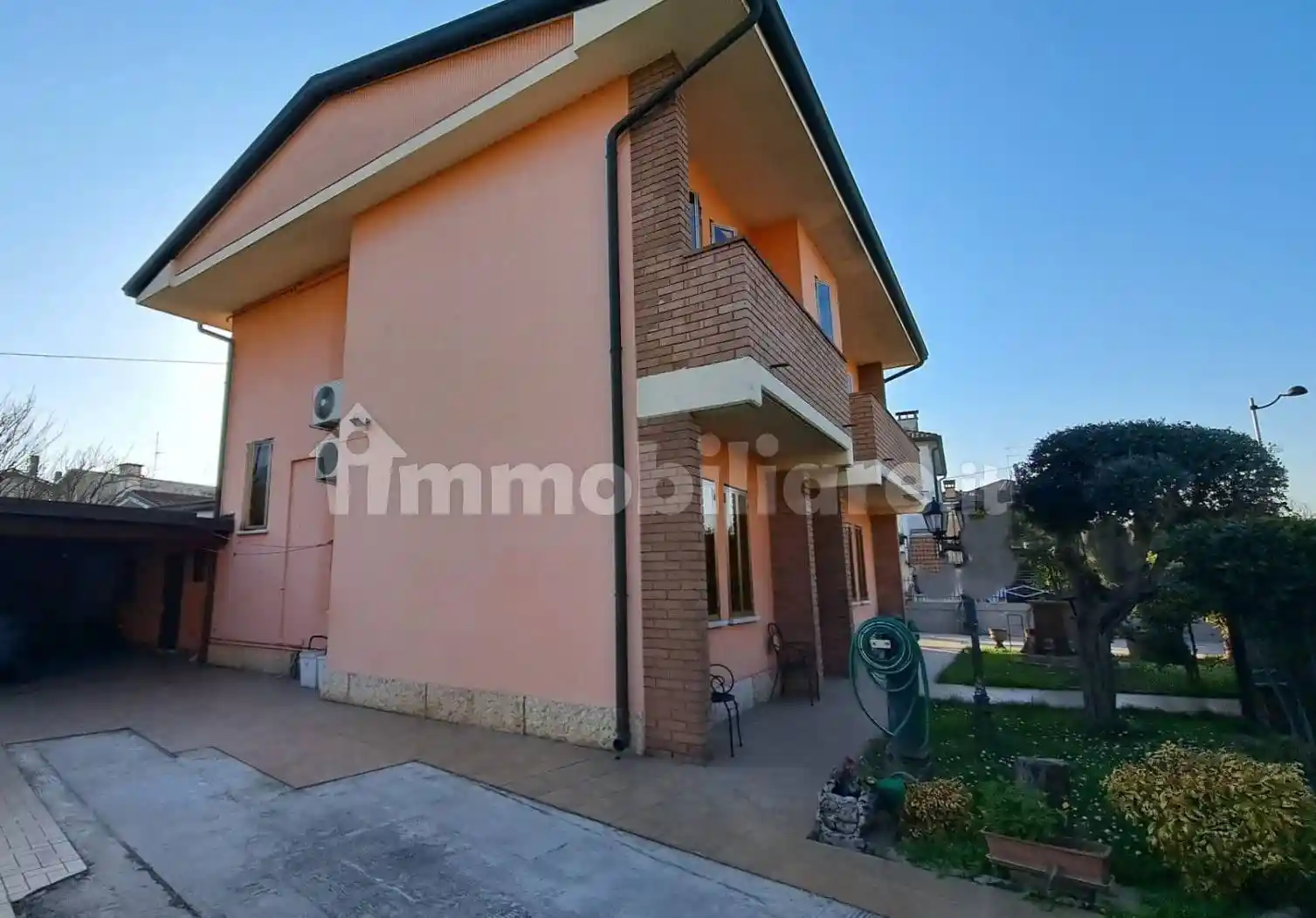 Villa in vendita a Suzzara