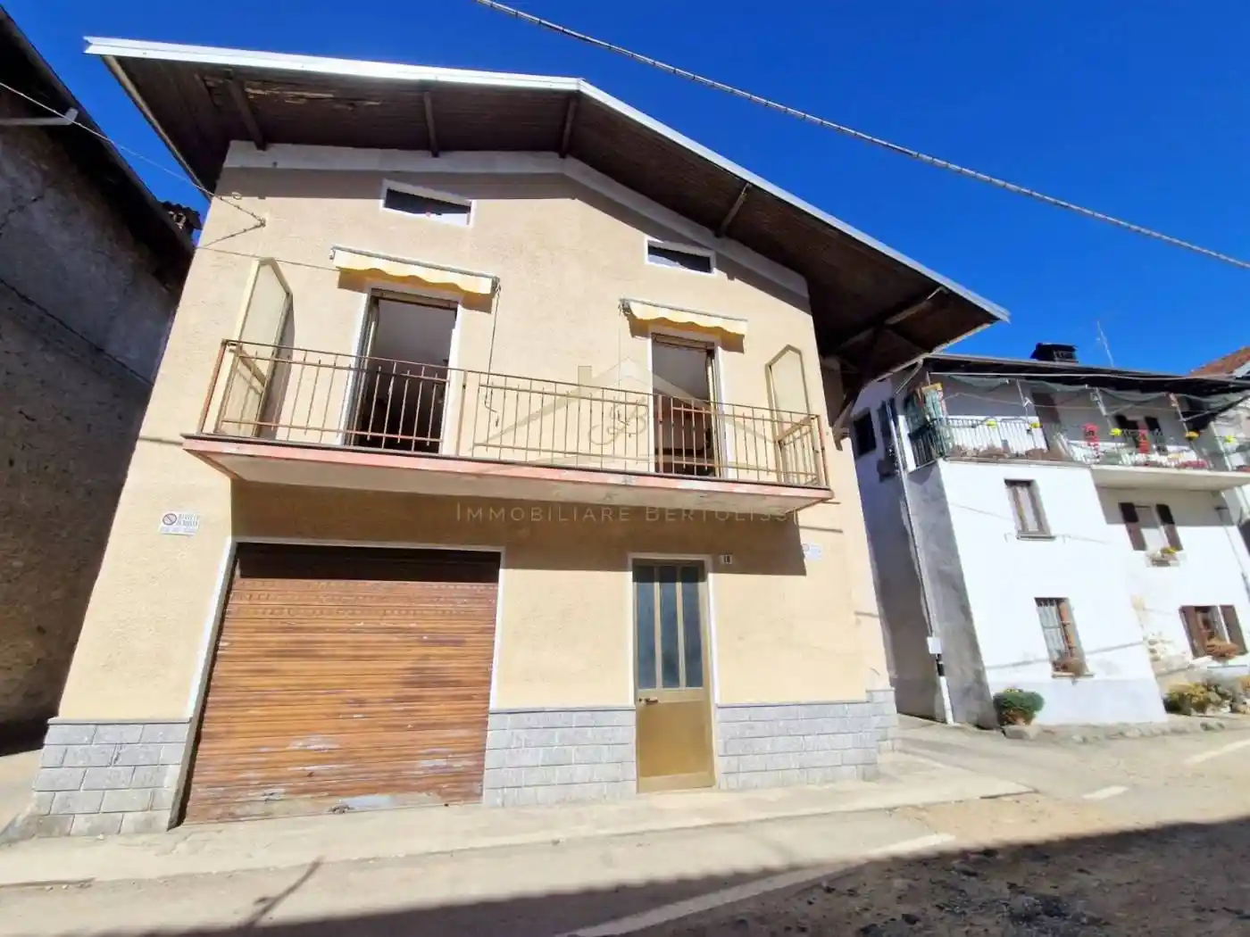 Casa indipendente in vendita a Serravalle Sesia