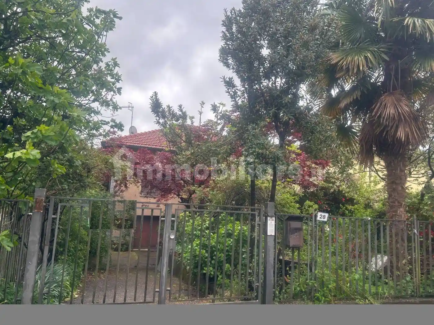 Villa in vendita a Angera