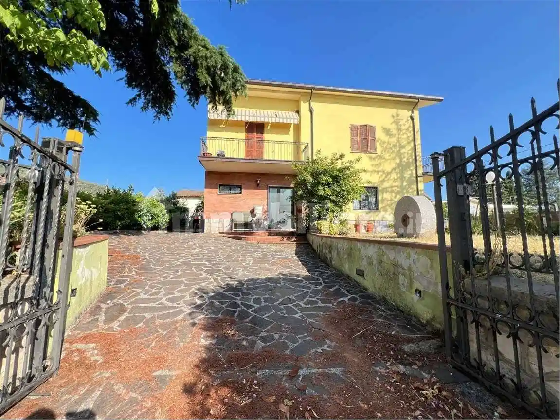 Villa in vendita a Campello sul Clitunno