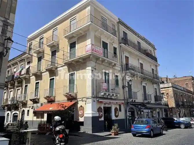 Palazzo - Edificio in vendita a Catania