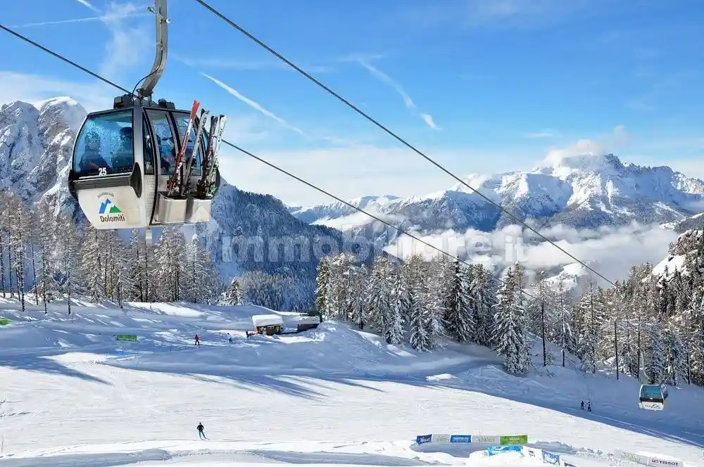 Palazzo - Edificio in vendita a Campitello di Fassa