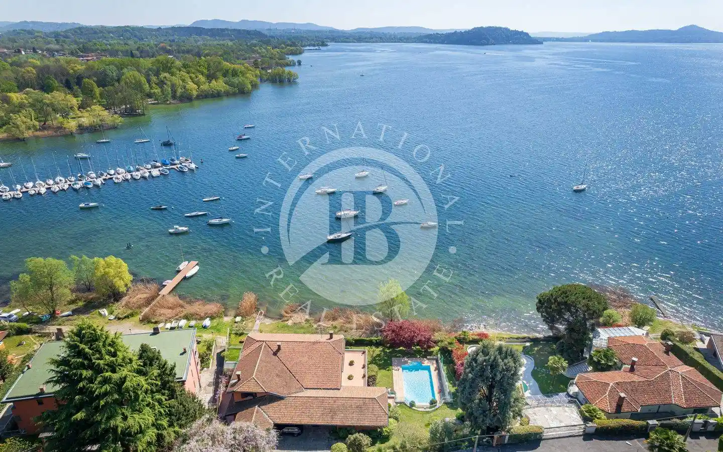 Villa in vendita a Monvalle