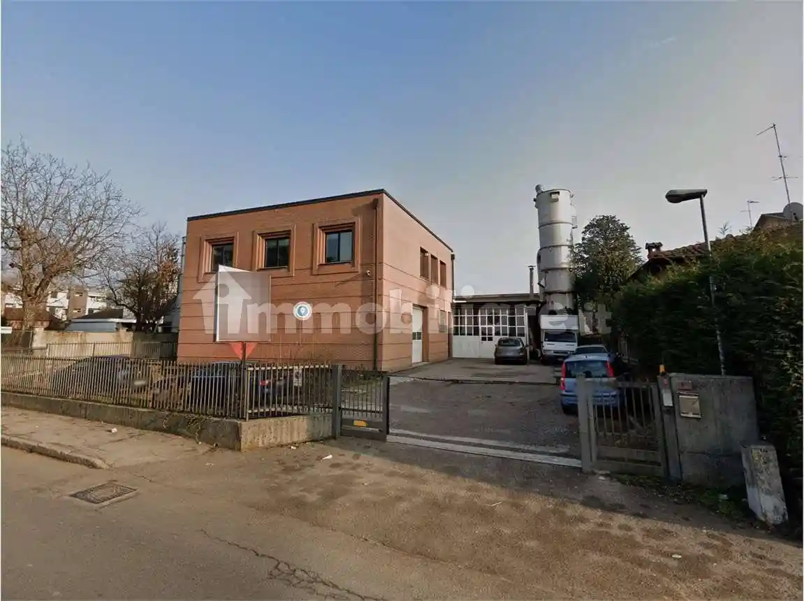 Appartamento in vendita a Carugo