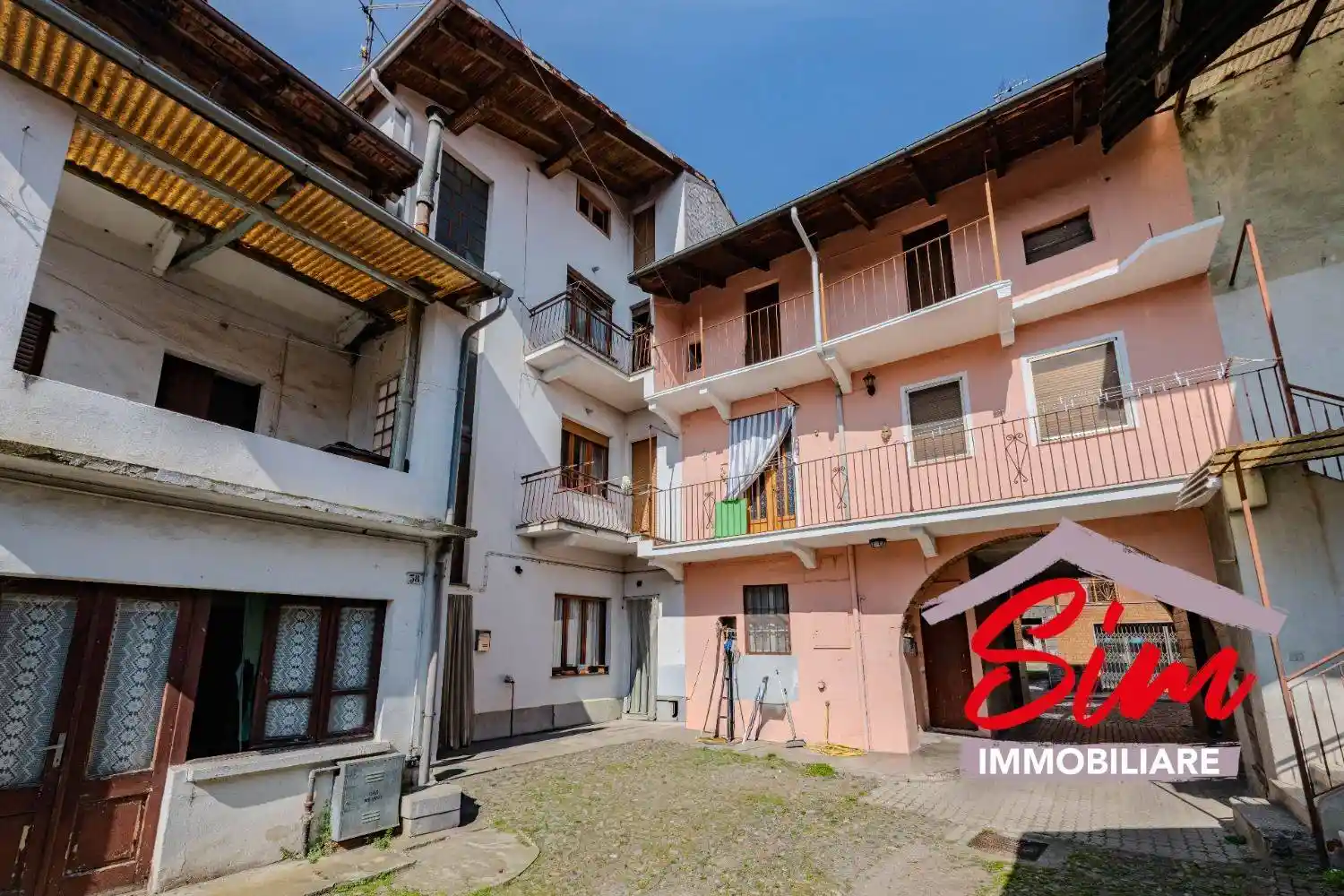 Palazzo - Edificio in vendita a Carpignano Sesia