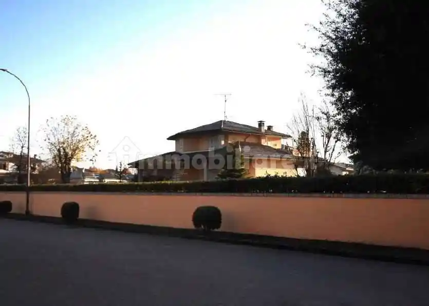 Villa in vendita a Cadeo