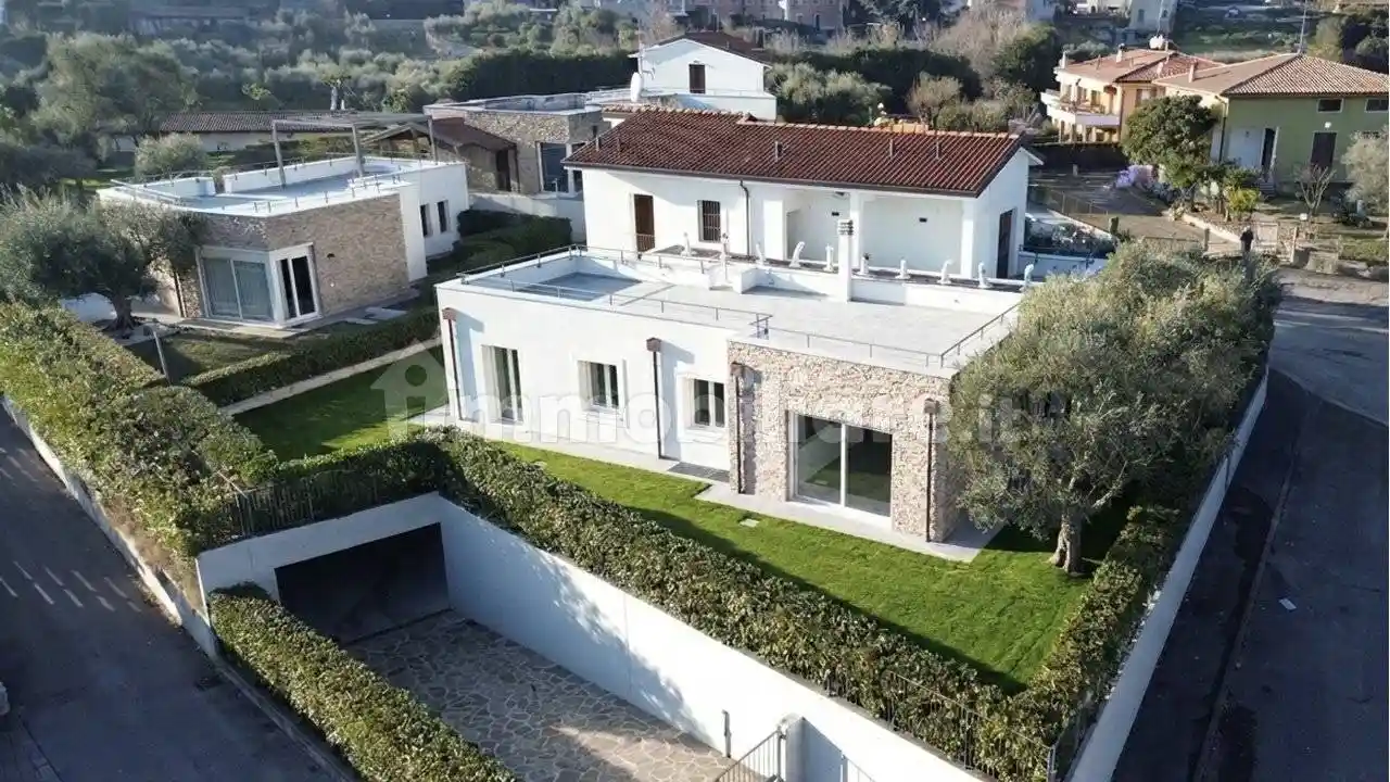 Villa in vendita a Soiano del Lago