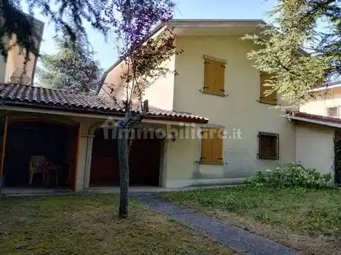Villa in vendita a Serramazzoni