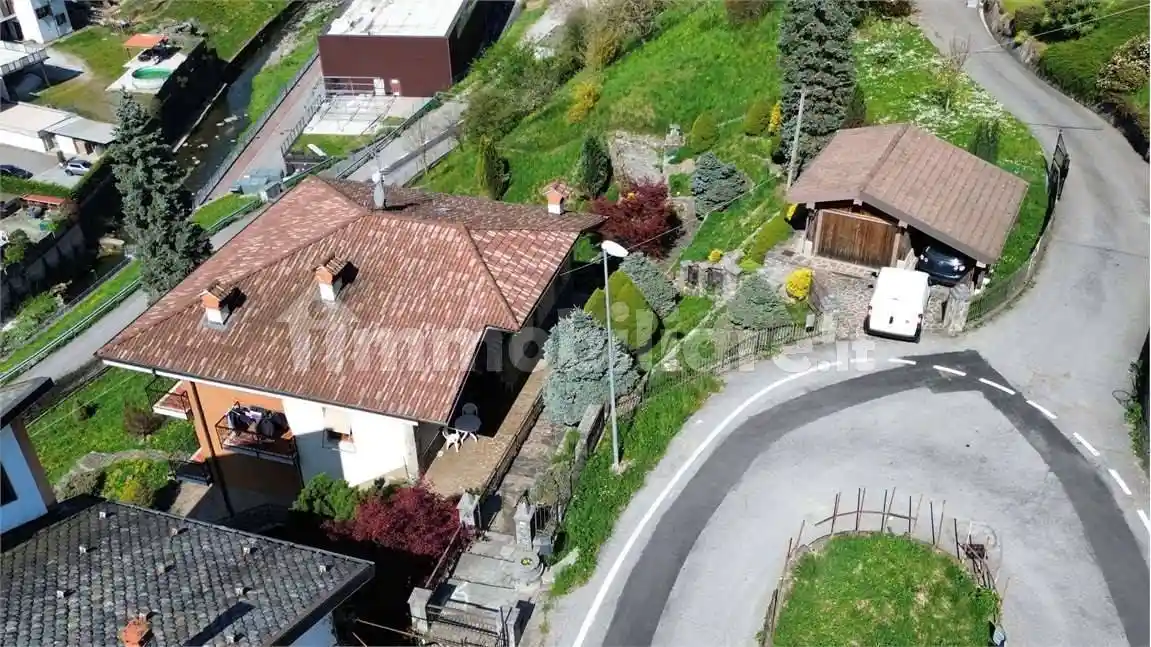 Villa in vendita a Val Brembilla