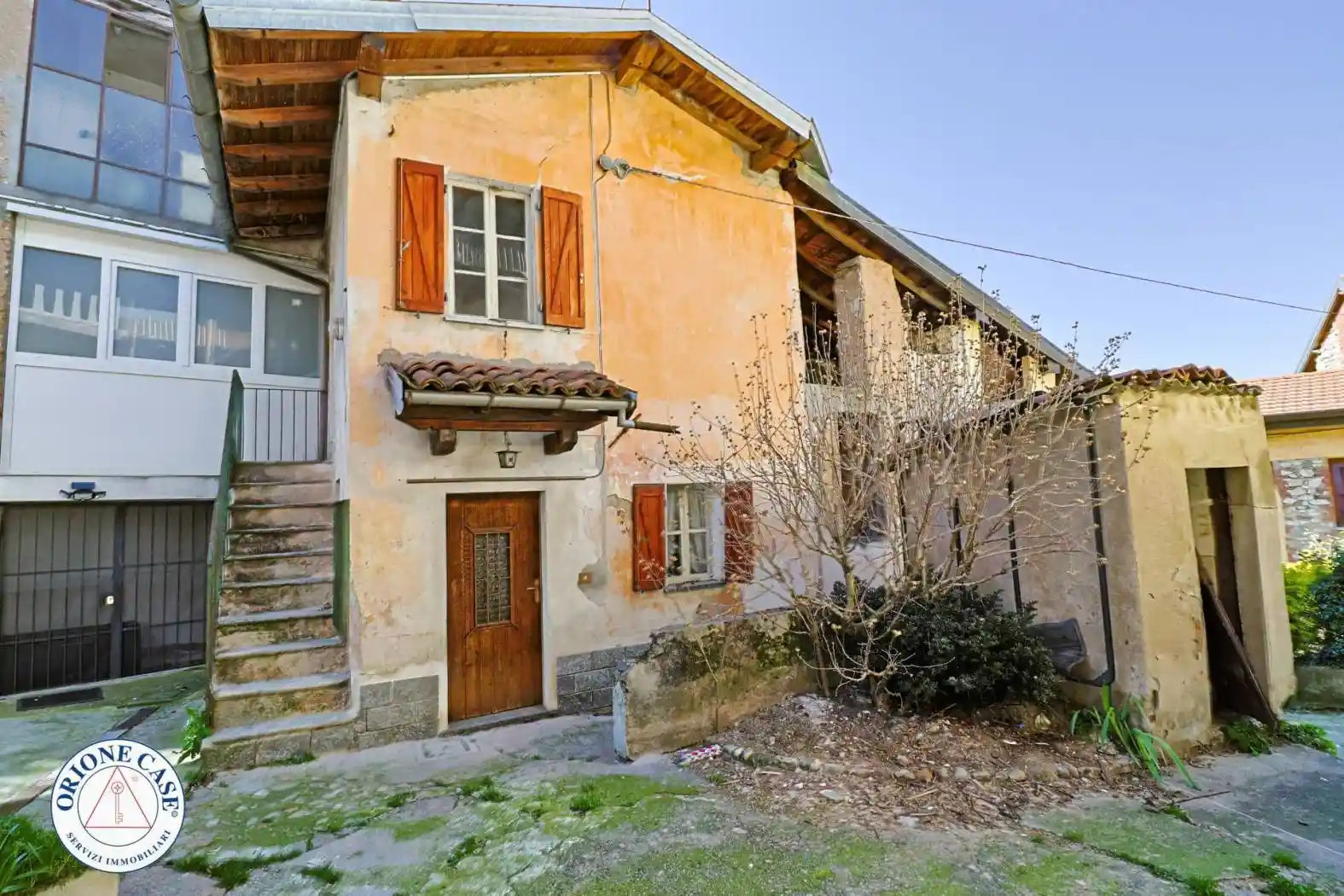 Casa indipendente in vendita a Cunardo