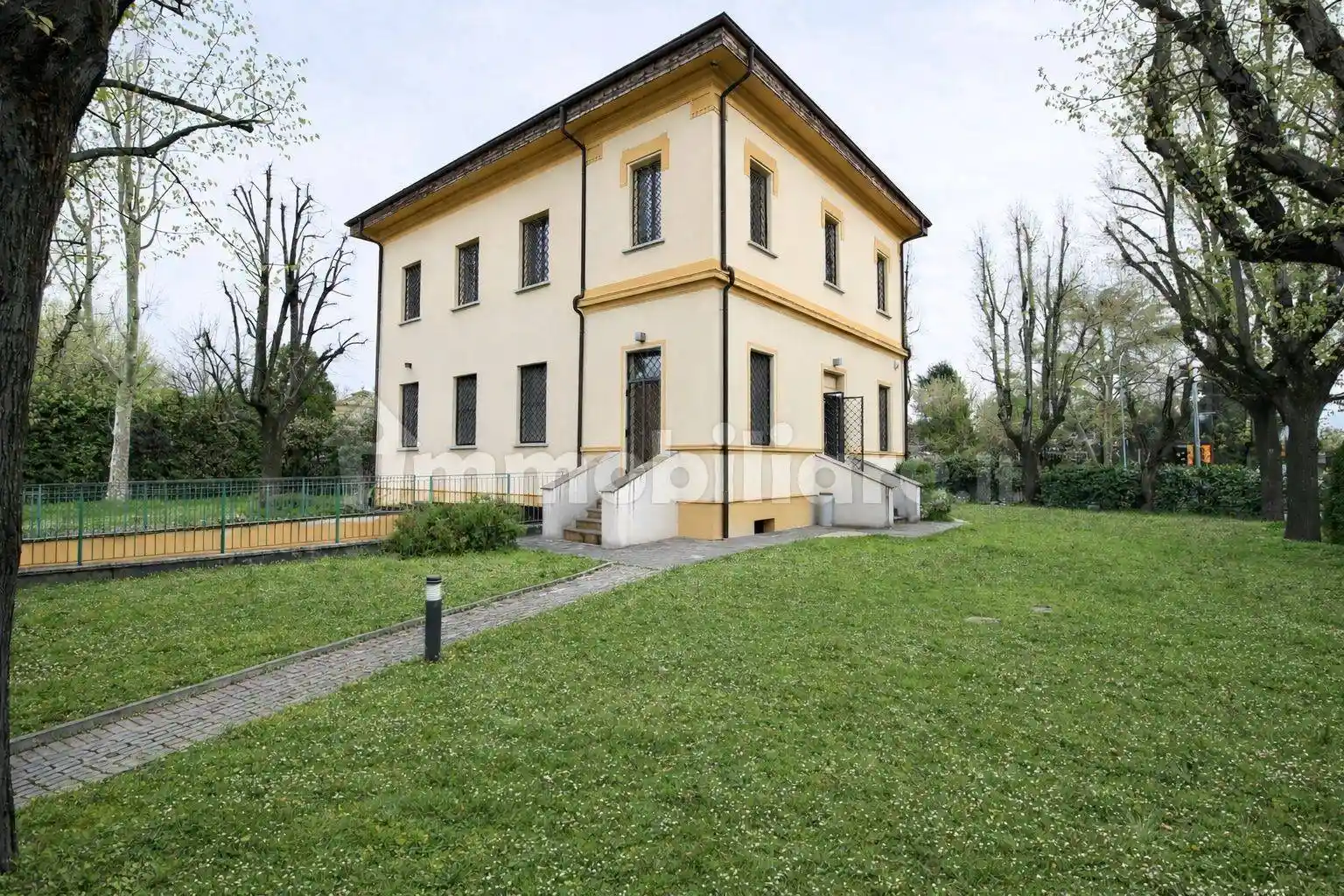 Palazzo - Edificio in vendita a Granarolo dell'Emilia