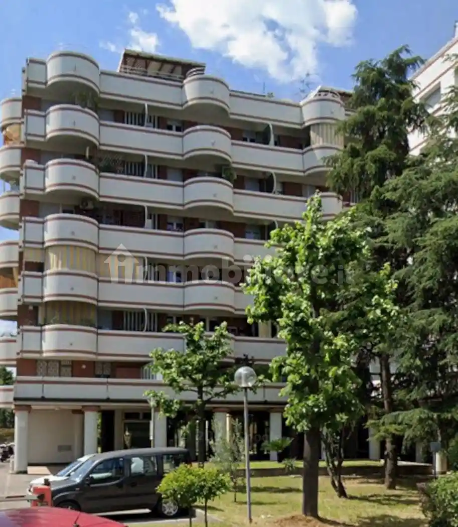 Palazzo - Edificio in vendita a Bologna