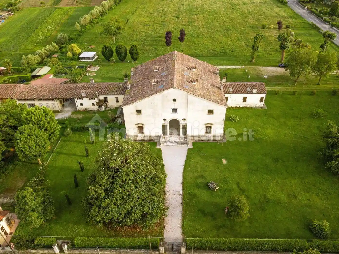 Villa in vendita a Monticello Conte Otto