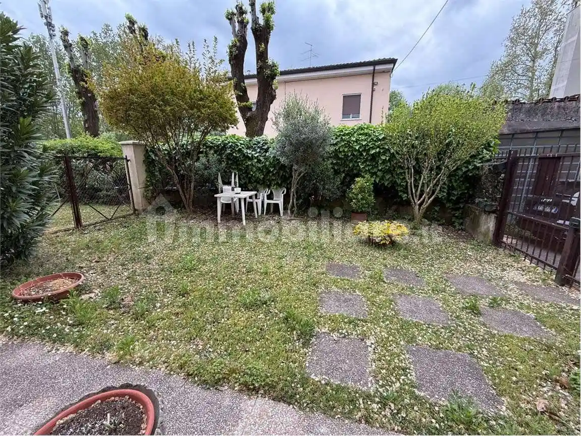 Casa indipendente in vendita a Verona