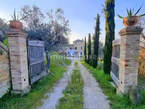 Rustico - Casale in vendita a Controguerra