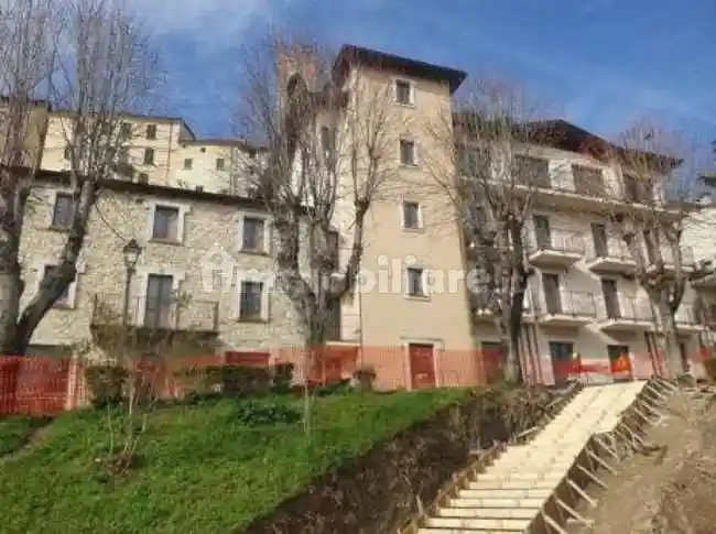 Palazzo - Stabile in vendita a Monte Cerignone