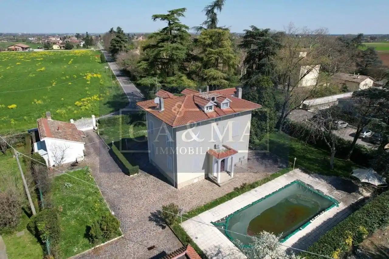 Villa in vendita a Parma