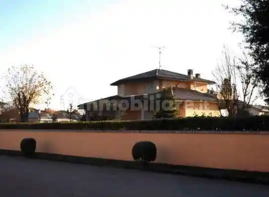 Villa in vendita a Cadeo