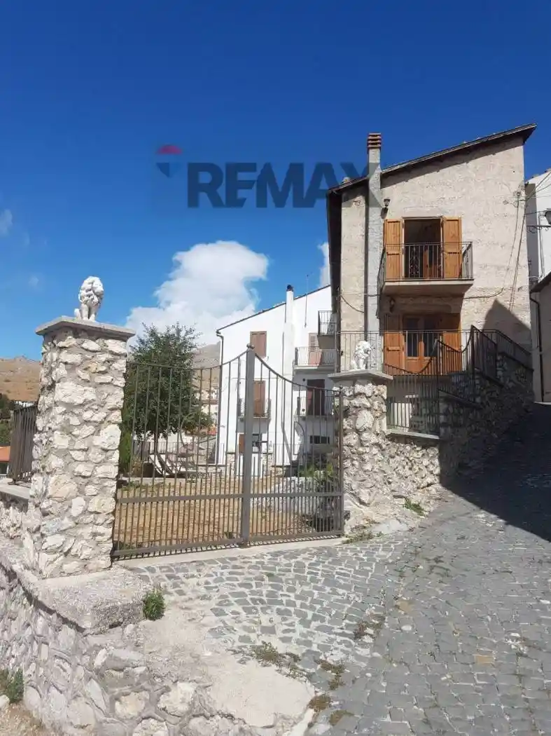 Casa indipendente in vendita a Castel del Monte