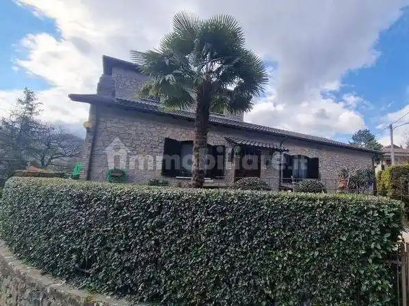 Villa in vendita a Valtopina