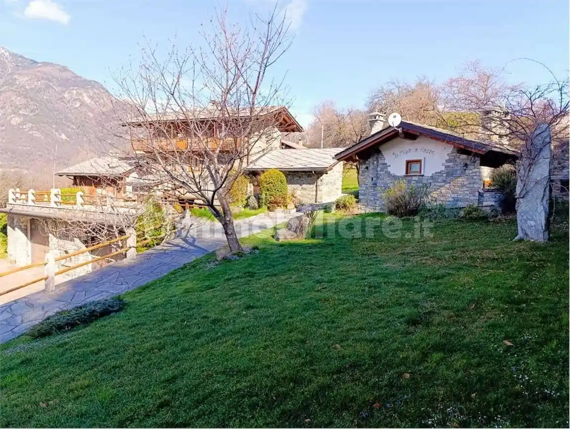 Palazzo - Edificio in vendita a Montjovet