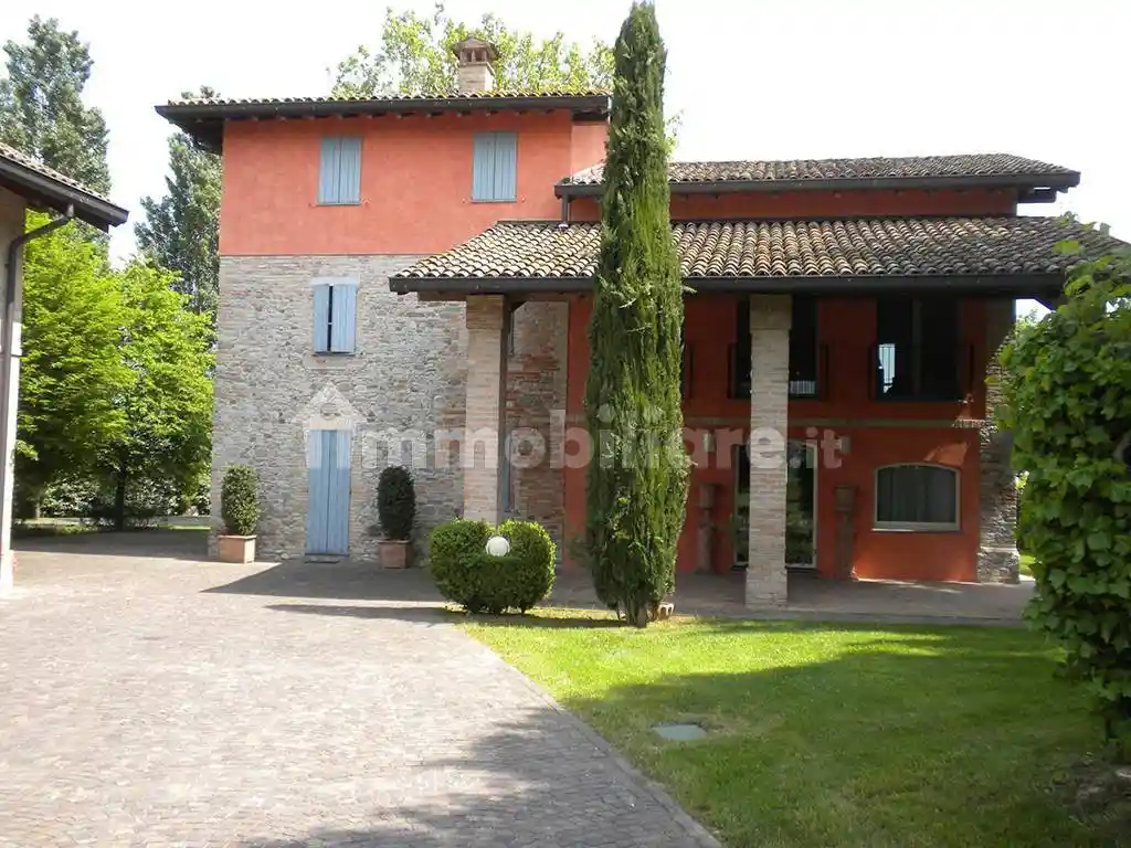 Rustico - Casale in vendita a Traversetolo