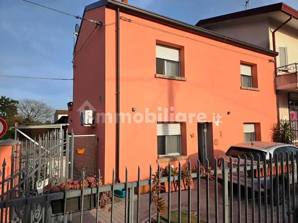 Villa in vendita a Lagosanto