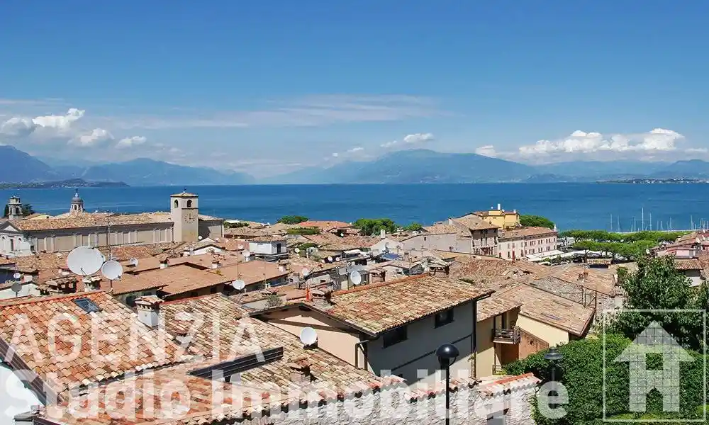 Casa indipendente in vendita a Desenzano del Garda