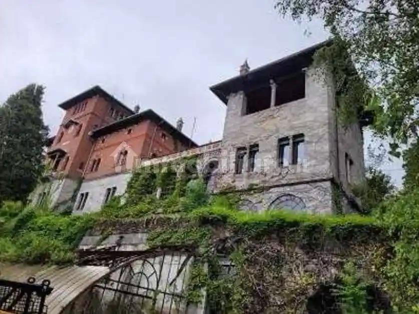 Casa indipendente in vendita a Gavirate