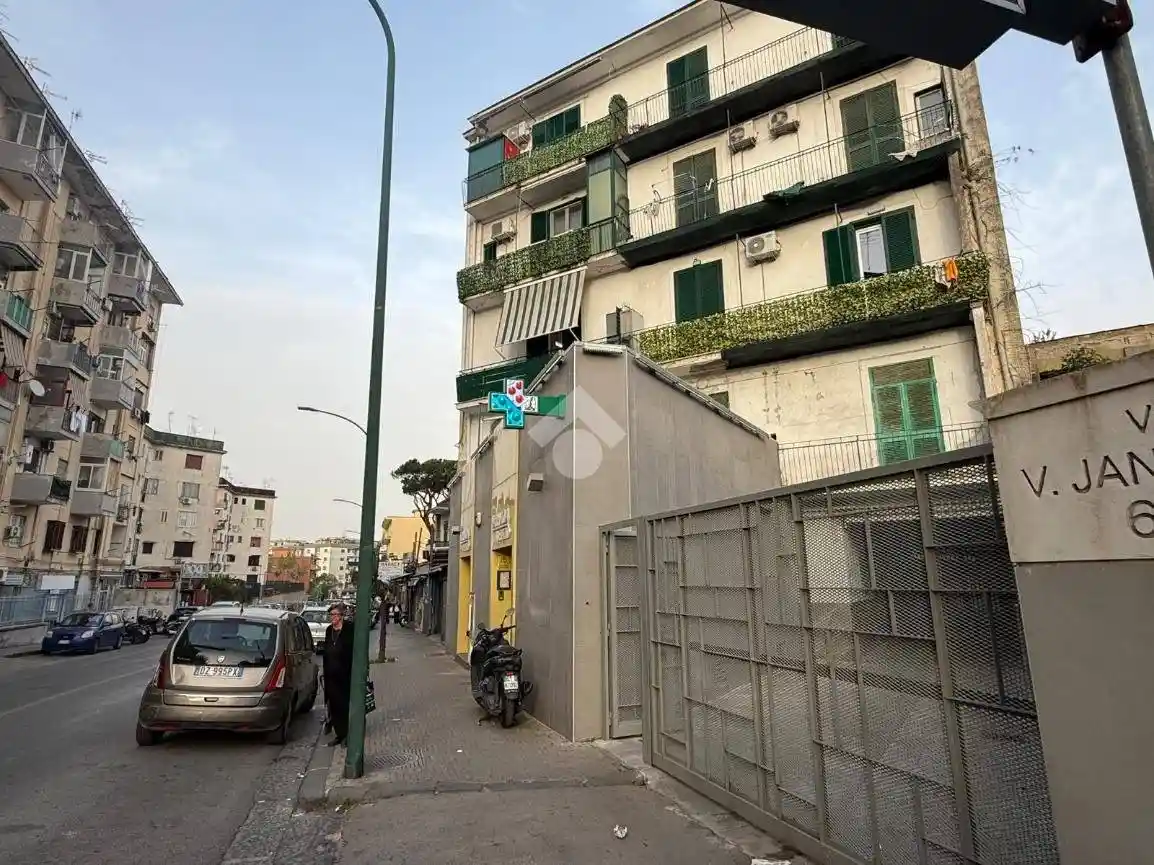 Appartamento in vendita a Napoli