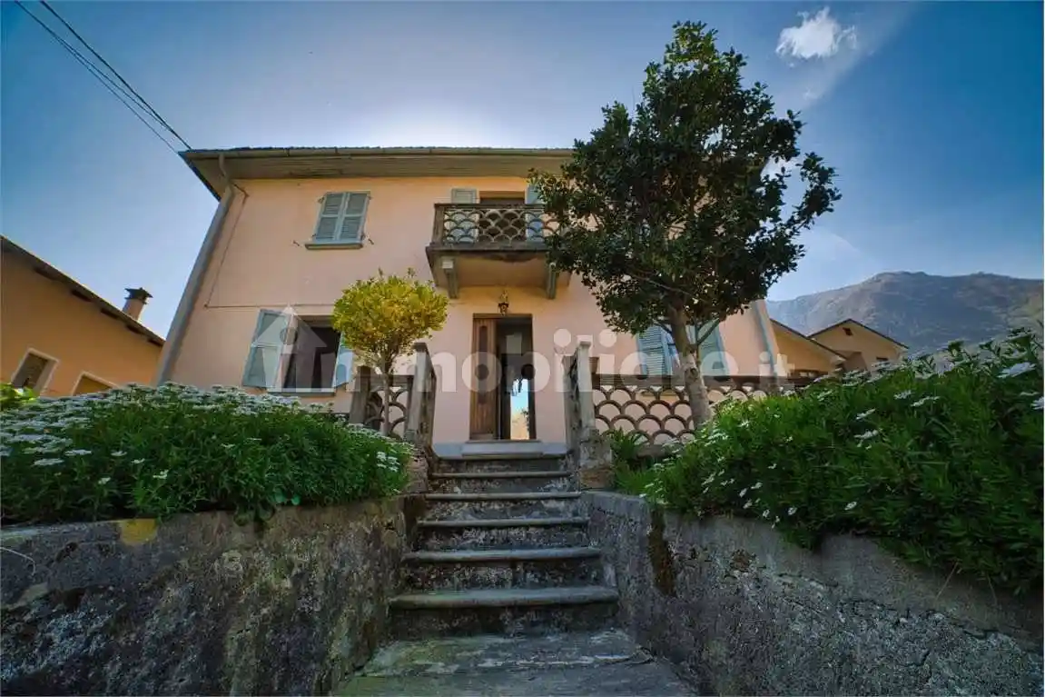 Casa indipendente in vendita a Montescheno