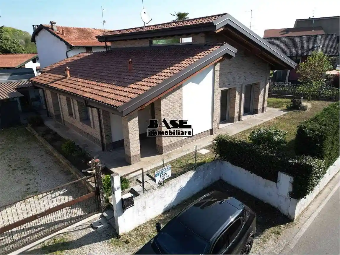 Casa indipendente in vendita a Fino Mornasco
