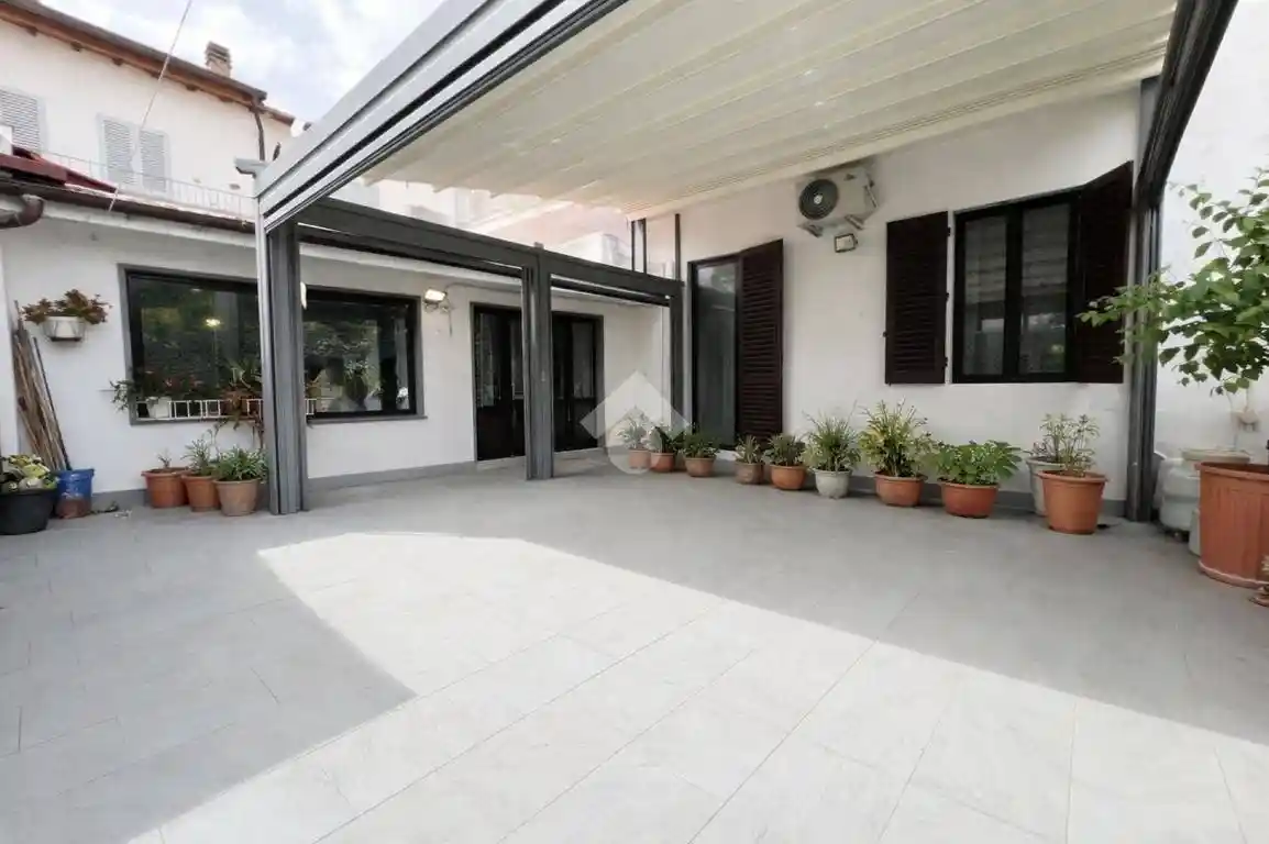 Casa indipendente in vendita a Prato