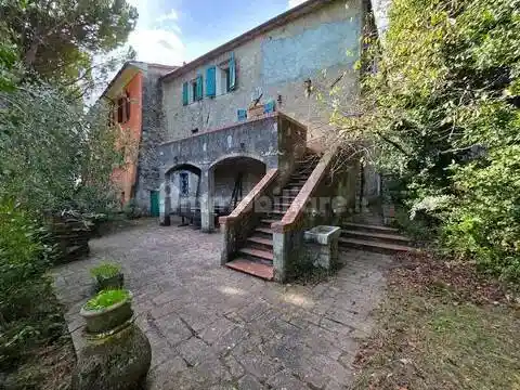Villa in vendita a Podenzana