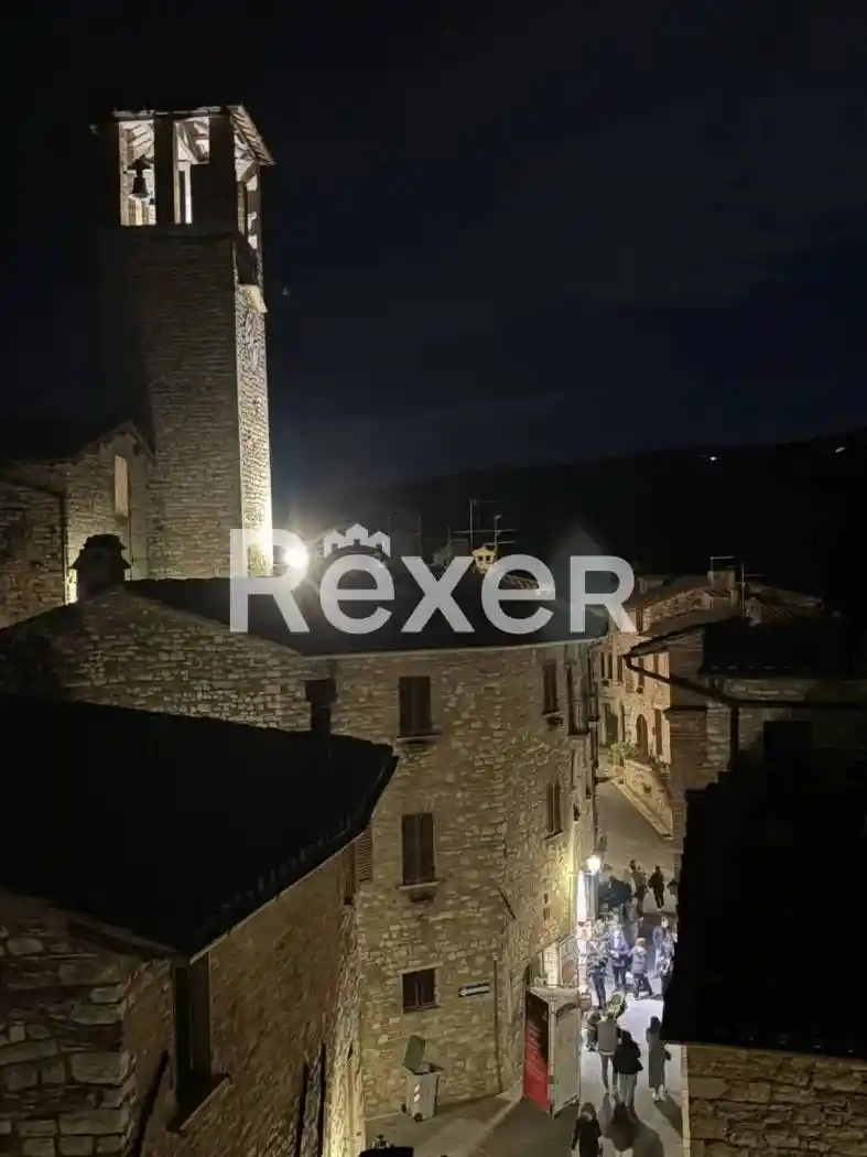 Palazzo - Edificio in vendita a Corciano